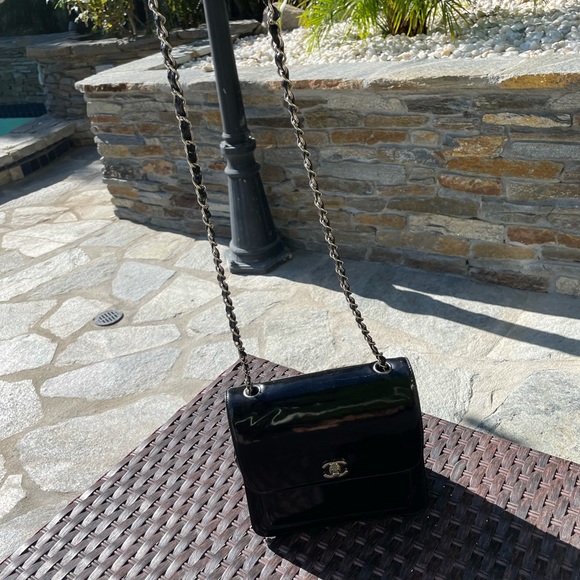 CHANEL Vintage Patent Leather Flap CC Bag AUTHENTIC in great condition! - Picture 14 of 16